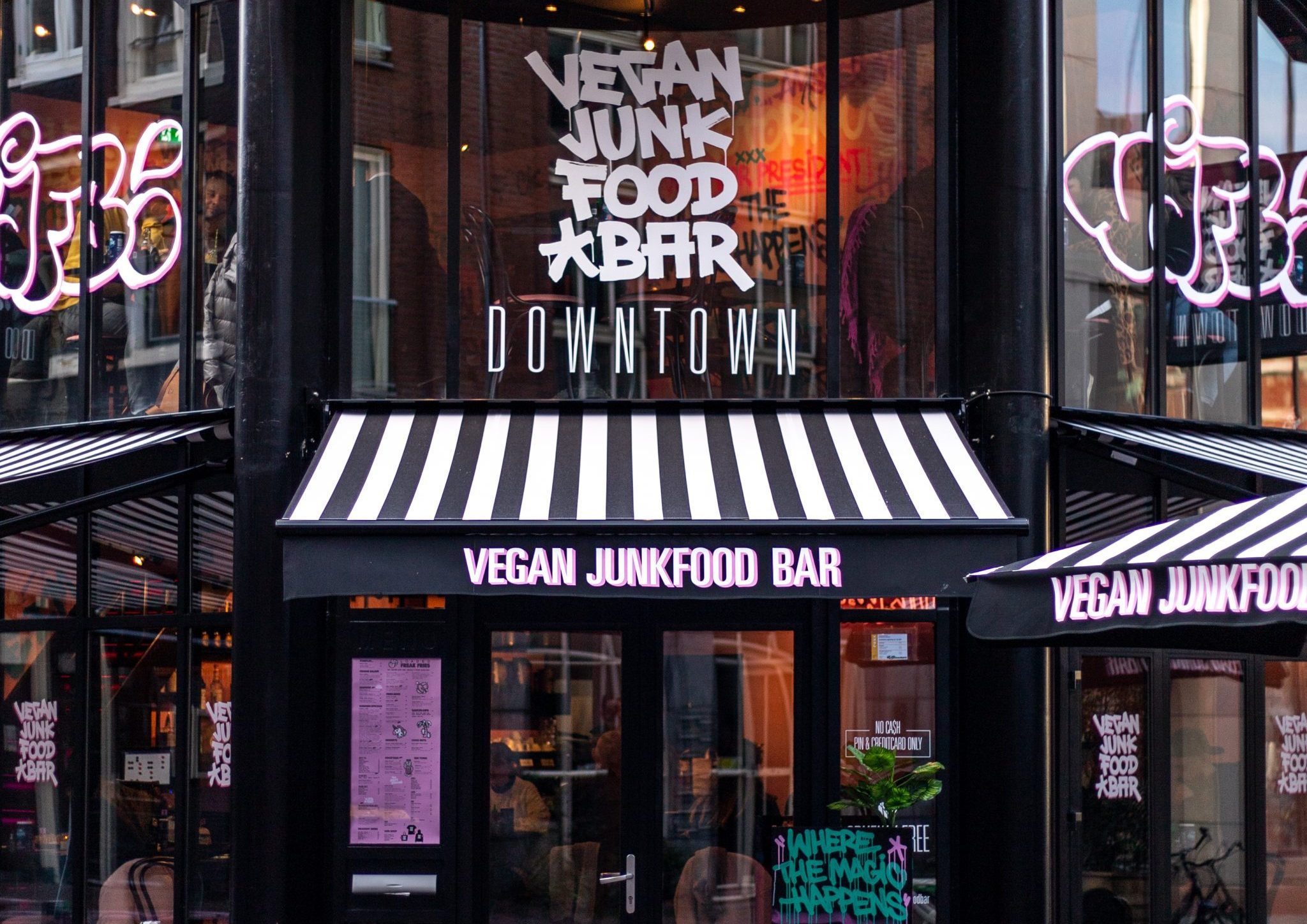 Dia Mundial do Veganismo | Vegan Junk Food Bar | Conexão123