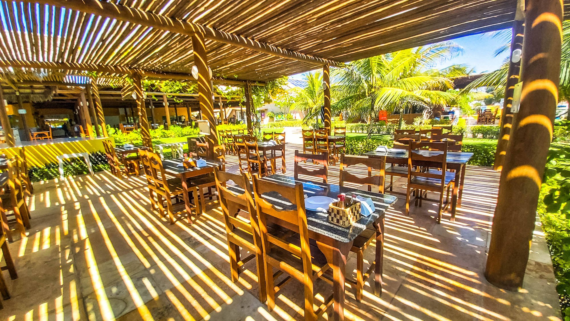 Lugares para comer em Canoa Quebrada | Barraca e Restaurante Antônio Coco | Conexão123