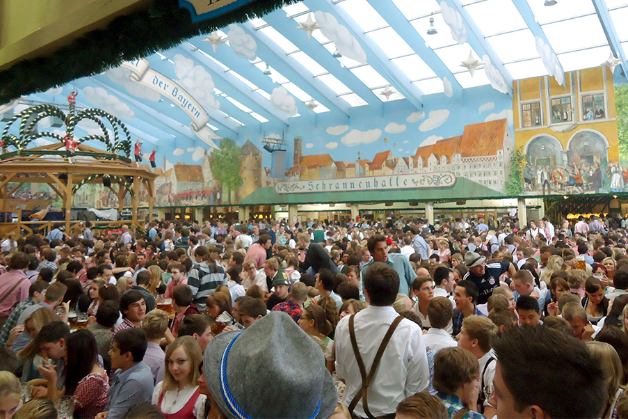 A Oktoberfest atrai milhares de turistas do mundo inteiro