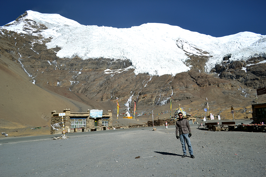 Rumo ao Monte Everest: belíssima geleira Korola possui 300 metros de altura