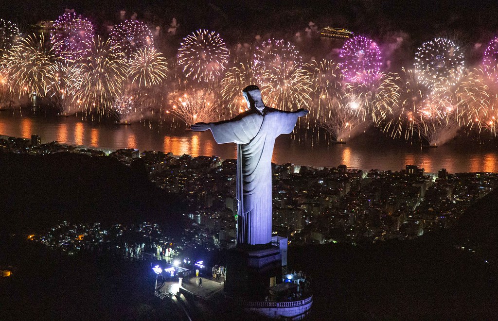 Ano-Novo em Rio de Janeiro | Fogos de artifício em Copacabana | Conexão123
