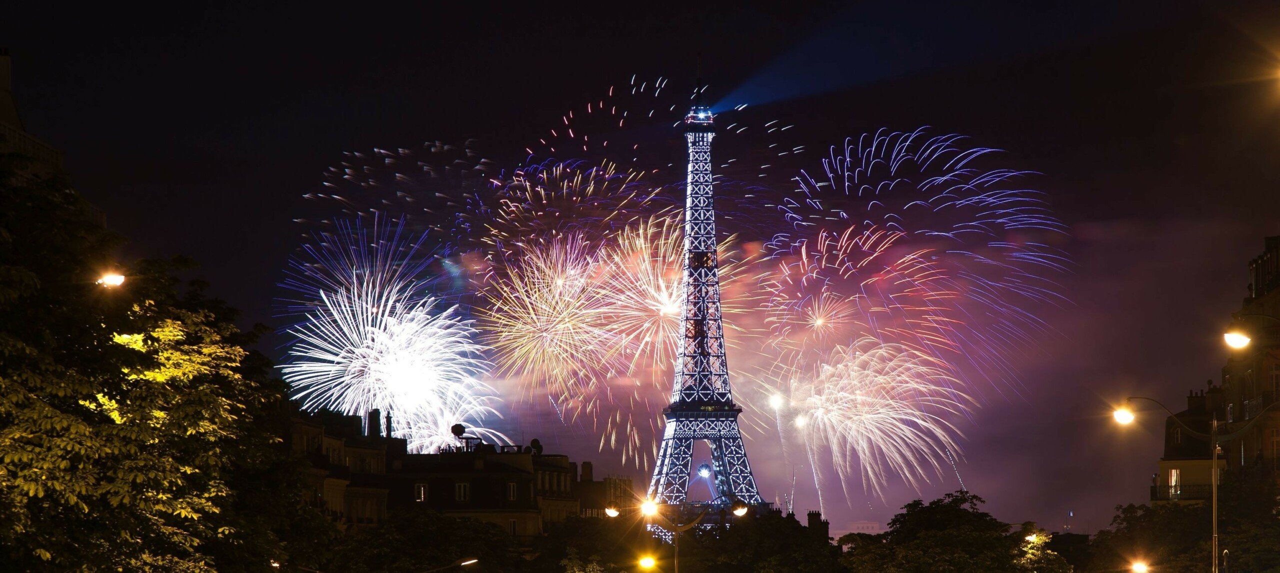 Ano-Novo em Paris | Fogos de artifício Torre Eiffel | Conexão123