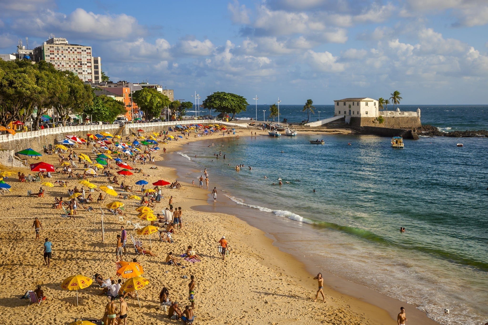 As melhores praias de Salvador para ir de carro
