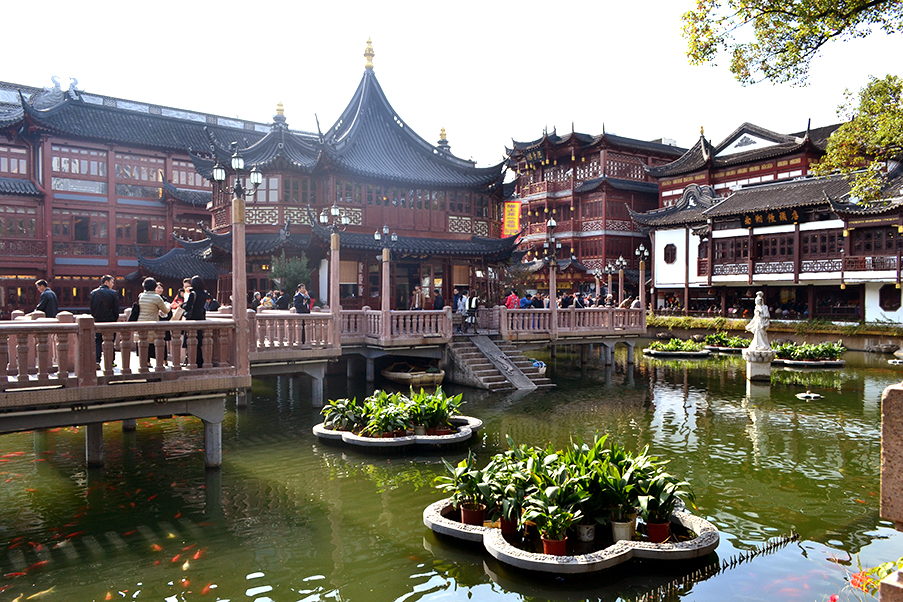 O Jardim Yuyuan é uma bela oportunidade de fazer uma rica imersão nos antigos costumes da China.