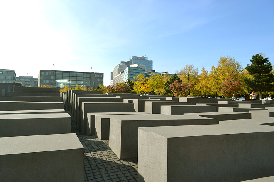 O Memorial do Holocausto é um conjunto de 2.711 blocos de concreto fazendo referência a túmulos