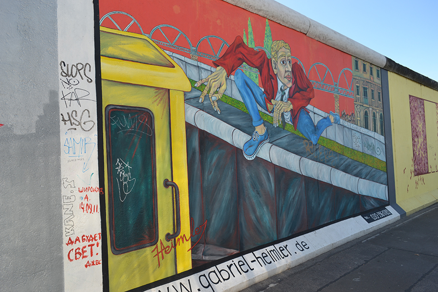 O Muro de Berlim se tornou uma galeria de arte a céu-aberto