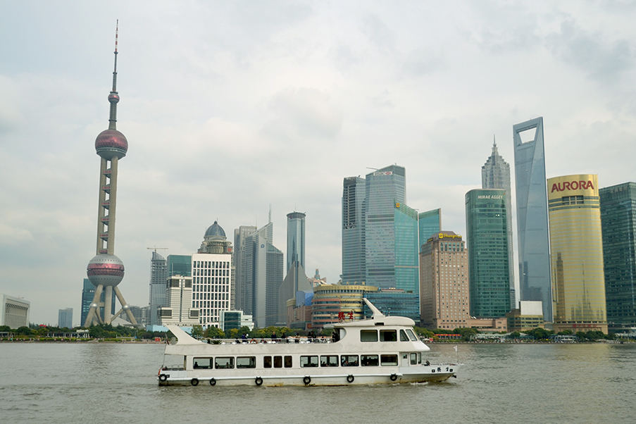 O Rio Huangpu, em Xangai, possui 97 km de extensão, 400 metros de largura e 9 metros de profundidade.