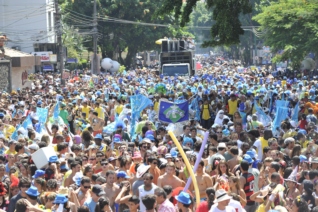 Carnaval no Rio de Janeiro: saiba como aproveitar | Bloco de rua - Suvaco do Cristo | Conexão123