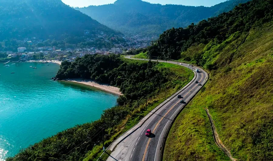 Conheça cinco belas estradas do litoral brasileiro
