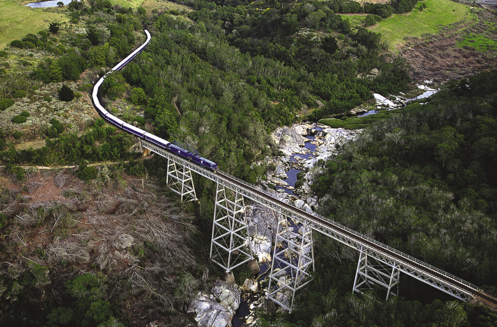 Conheça as viagens de trem mais bonitas do mundo | The Blue Train - África do Sul, visto de cima | Conexão123