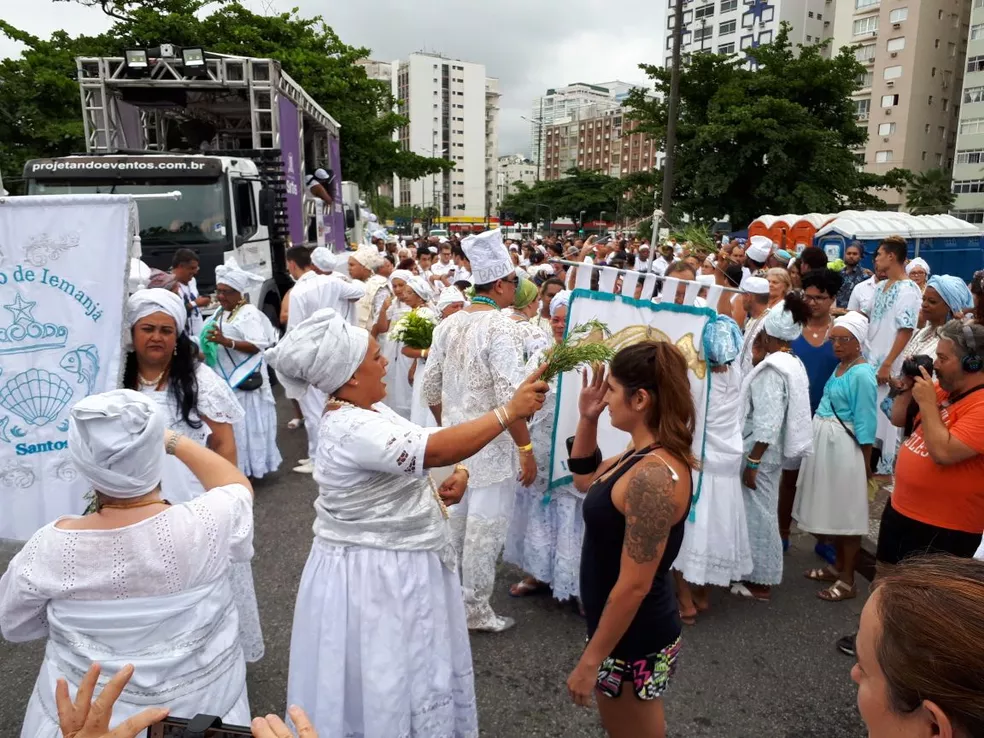 Dia de Iemanjá: a Nossa Senhora dos Navegantes | Procissão de Iemanjá em Santos | Conexão123