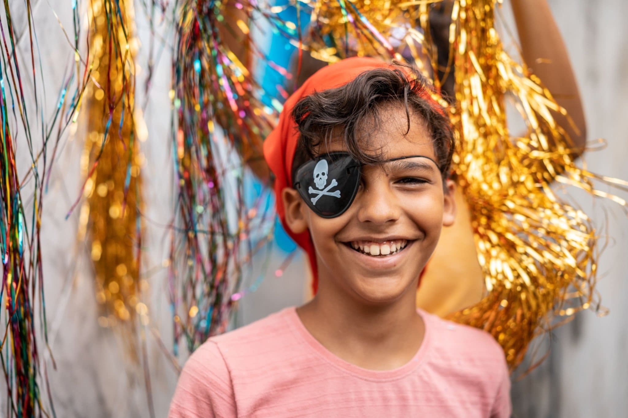 O que fazer no Carnaval com crianças: cinco destinos ideais para curtir a folia | Menino no Carnaval | Conexão123