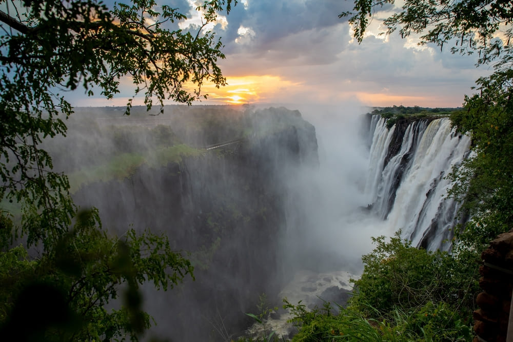 Dia Mundial da Água: descubra as cinco quedas d'água mais famosas do mundo | Victoria Falls vista do lado zambiano | Conexão123