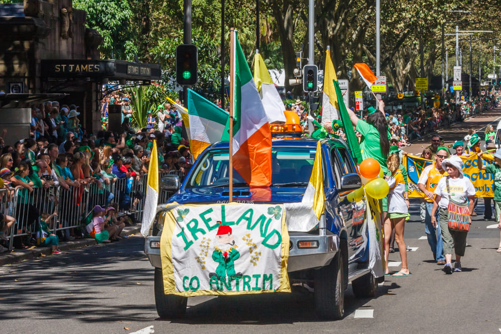 Destinos internacionais que celebram o Saint Patrick's Day - Sydney | Carro alegórico em Sydney | Conexão123