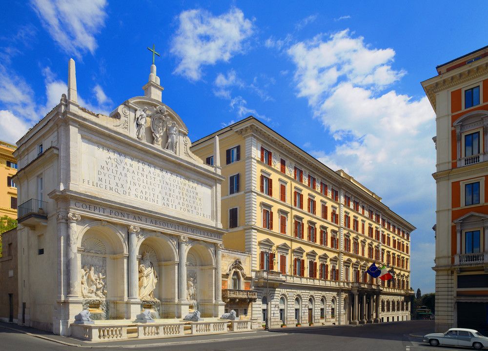 Hotéis luxuosos em Roma | Prédio do Hotel The St. Regis Rome | Conexão123