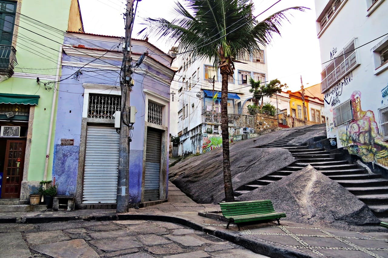 Quatro curiosidades sobre a cidade: Pedra do Sal é considerada o berço do samba | Pedra do Sal | Conexão123