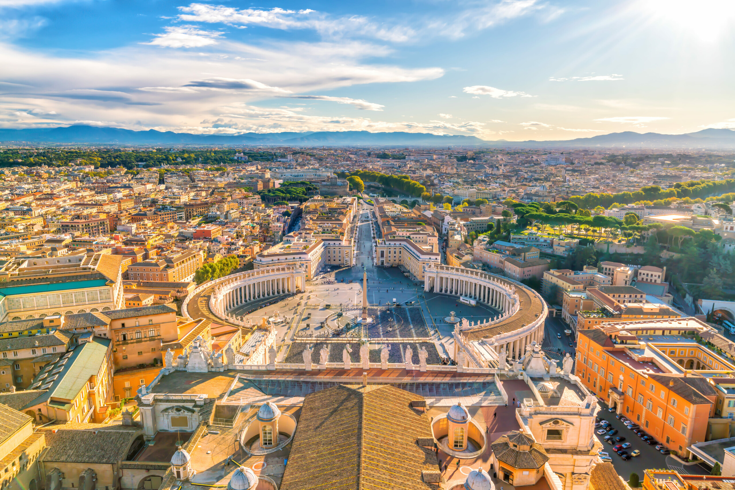 Turismo em Roma e Vaticano | Vista da da Praça São Pedro pela Cúpula da Basílica de São Pedro no Vaticano - Itália | Conexão123