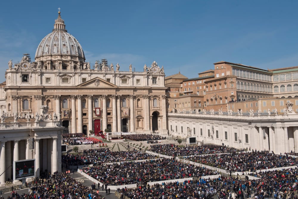 Turismo em Roma e Vaticano | Fiéis reunidos para ver o Papa | Conexão123 