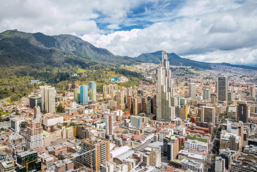 Voos para Bogotá: nova conexão direta entre BH e a capital da Colômbia começa neste domingo
