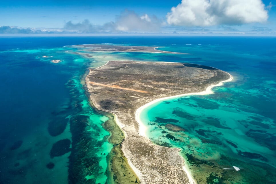 Corais no Brasil: 3 destinos para mergulhar e se apaixonar | Imagem aérea do arquipélago de Abrolhos, na Bahia | Conexão123