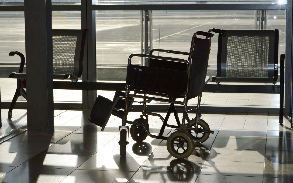 Dicionário de seguro-viagem - itens com letra D - Despesa médica hospitalar | Cadeira de rodas | Conexão123