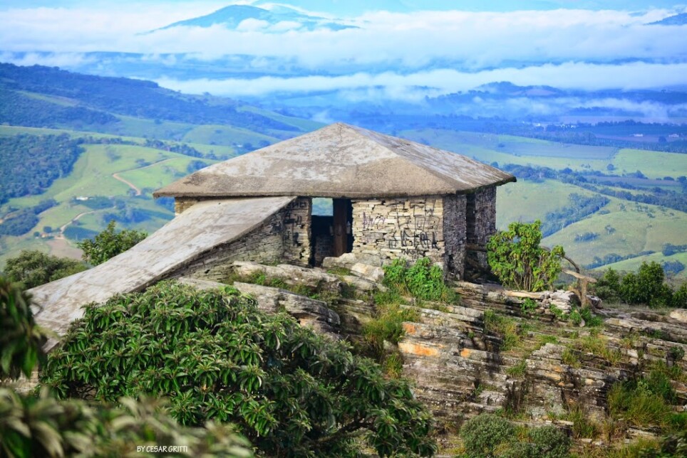 Lugares no Brasil para fazer turismo ufológico