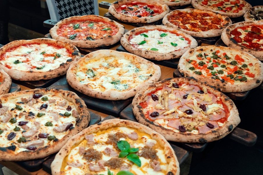 Veja onde ir para celebrar o Dia da Pizza | Pizza com vários ingredientes | Conexão123