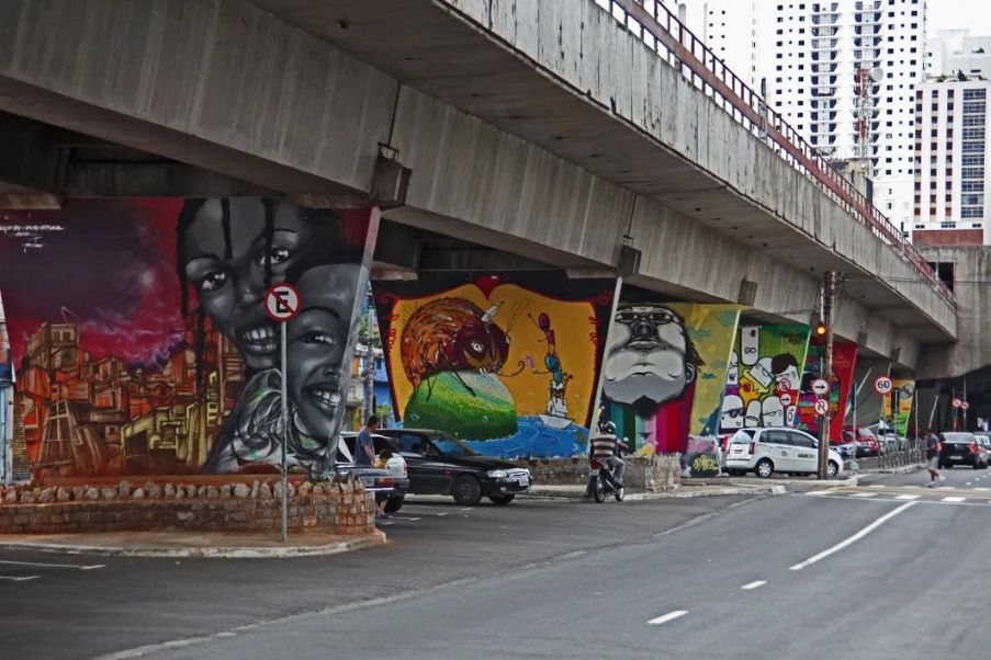 Explore a arte urbana em São Paulo | Painel de grafite na Avenida Cruzeiro do Sul dentro do MAAU: Museu Aberto de Arte Urbana de São Paulo | Conexão123