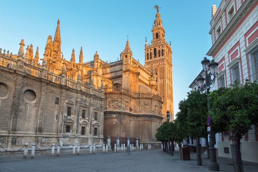 O que fazer em Sevilha | Vista da Catedral de Sevilha a partir de uma plataforma do Petropol Parasol, outro ponto turístico da cidade | 123milhas