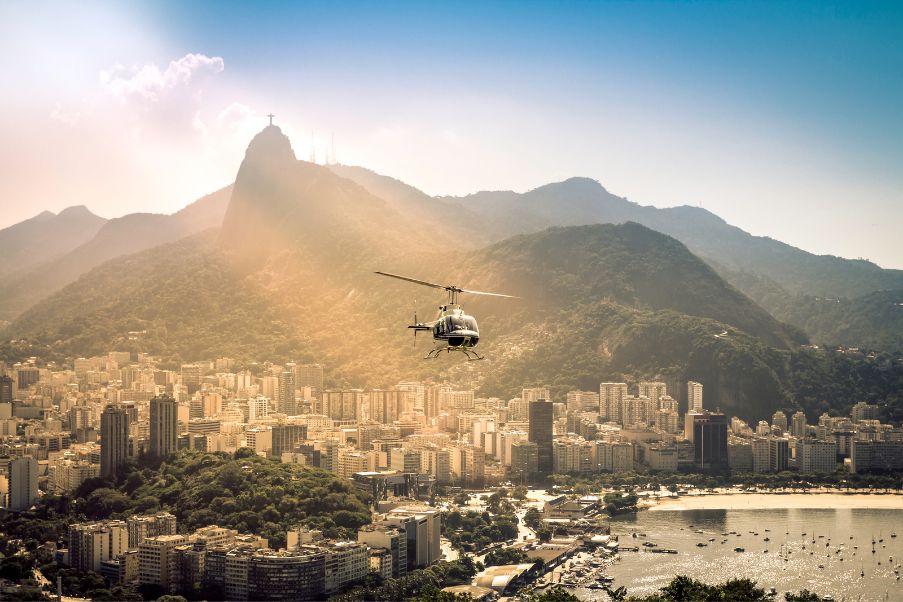 Passeio de helicóptero no RJ: veja o Bondinho por outro ângulo | O Rio de Janeiro e o Bondinho do Pão de Açúcar são dois lugares incríveis para visitar | Conexão123