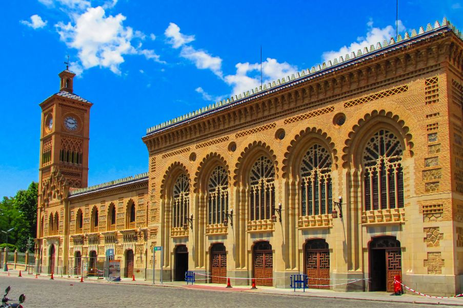 Turismo em Toledo: Guia de Viagem | Fachada da estação ferroviária de Toledo, por onde chegam os turistas que optam ir à cidade por meio do trem de alta velocidade | 123milhas