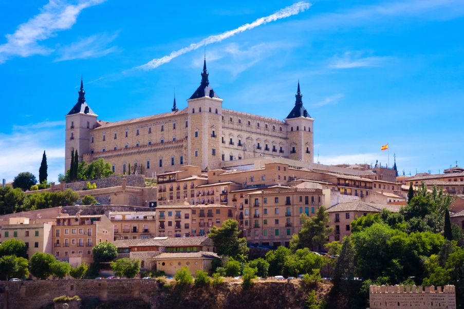 Turismo em Toledo: Guia de Viagem | O Alcázar de Toledo é um palácio-fortaleza localizado no topo de uma colina, com vista panorâmica da cidade | 123milhas